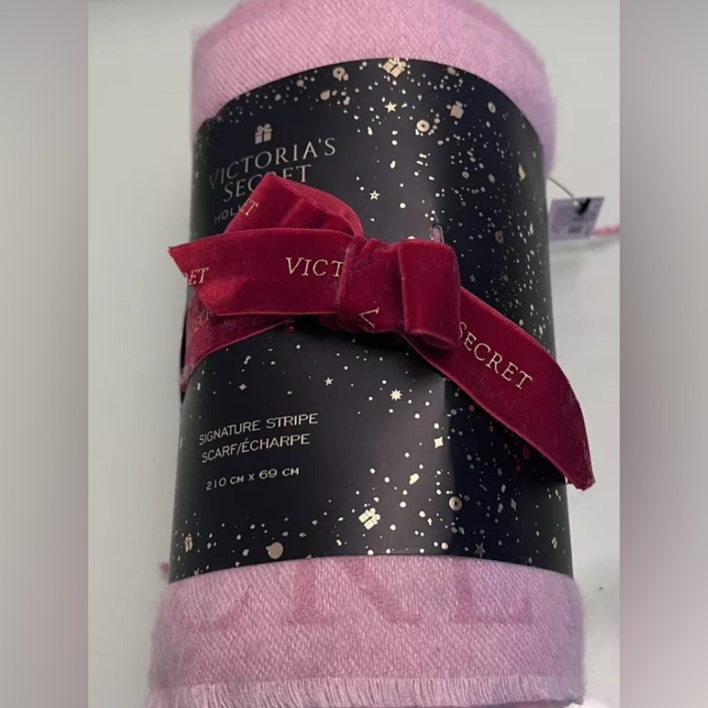 Victoria Secret Holiday 2020 Extra Large
Signature Stripe Scarf Pink Fringe NWT